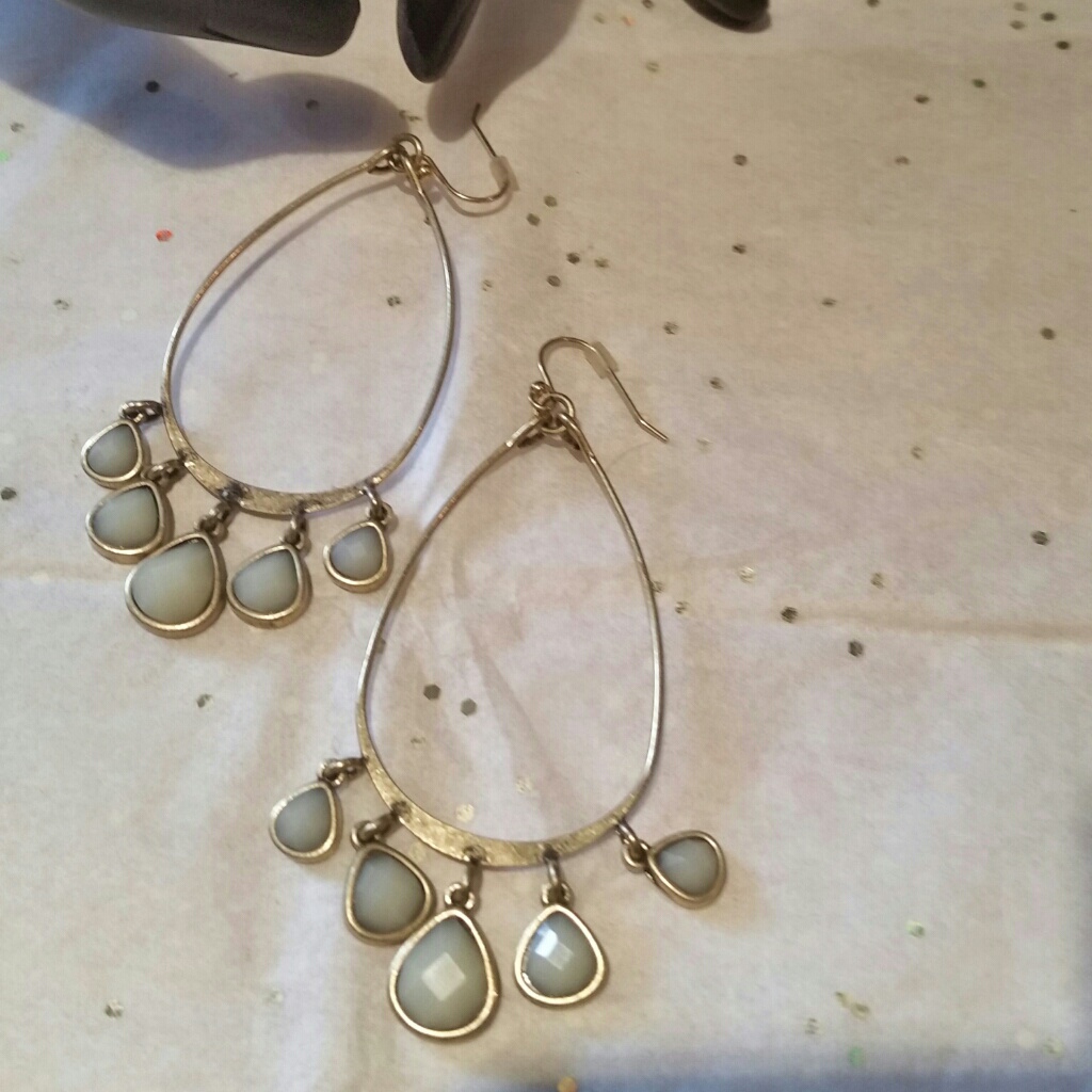 Lucky Brand White Stone Drop Earrings In A Goldtone Casing Hook Closure New 33$